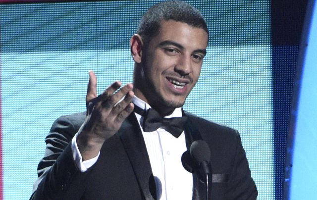 Manuel Medrano recibe dos premios en los Latin Grammy