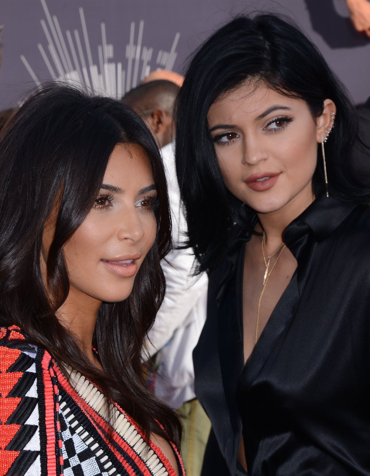 Kim Kardashian y Kylie Jenner son llamadas "las gemelas perfectas" por esta campaña