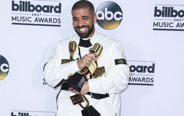 Drake triunfa en la gala de los Billboard Music Awards con 13 estatuillas