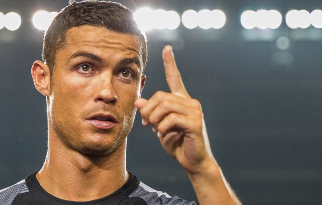 El hijo de Cristiano Ronaldo quiere tener siete hermanos, y el futbolista quiere complacerlo