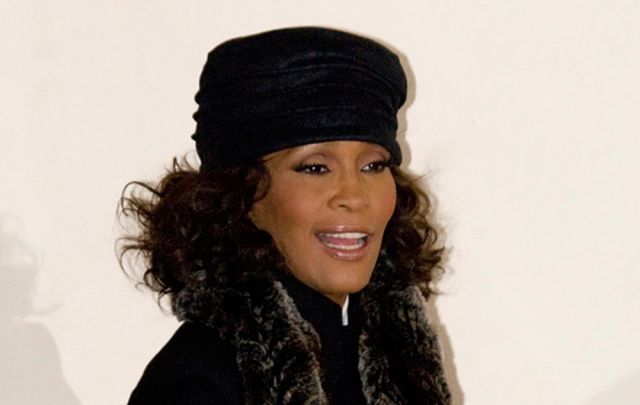 Whitney Houston podría haber mantenido una relación homosexual con su asistente