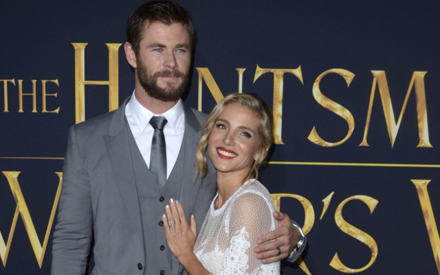 Chris Hemsworth da las gracias a Elsa Pataky por 'cuidar de los niños' en la noche de los Globos de Oro