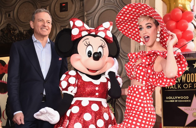 Katy Perry introduce a Minnie Mouse en el Paseo de la Fama de Hollywood