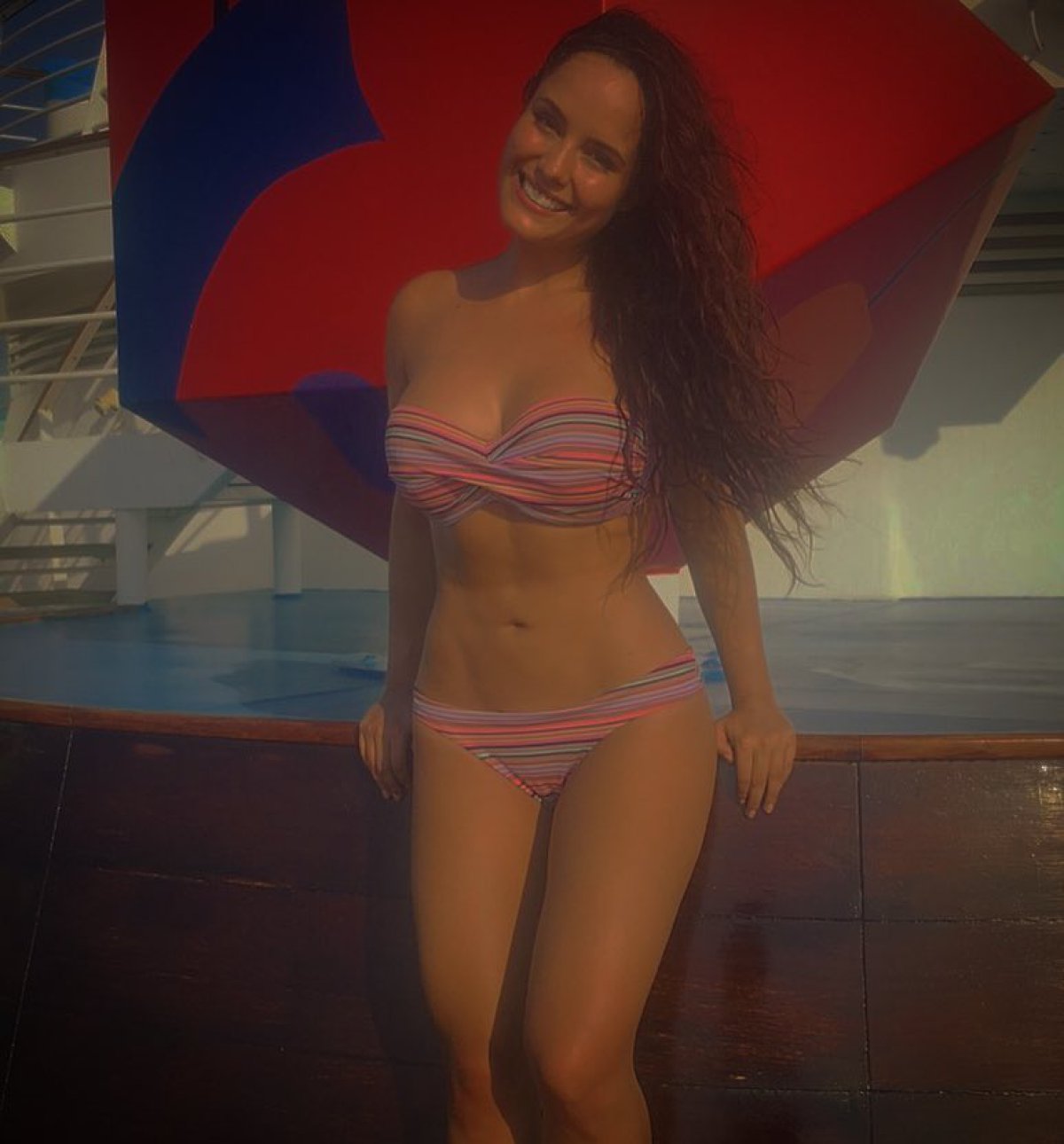 Ana Lucia Domínguez generó la polémica con una foto desnuda.