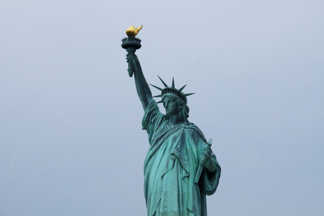 ¿Por qué esta mujer escaló hasta la base de la Estatua de la Libertad?
