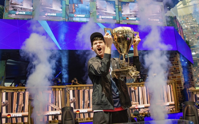 Campeón mundial de Fortnite, de 16 años, gana $3 millones