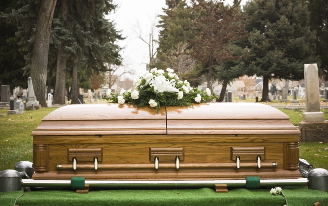 Abuelo se grabó antes de morir para hacer una broma en su funeral