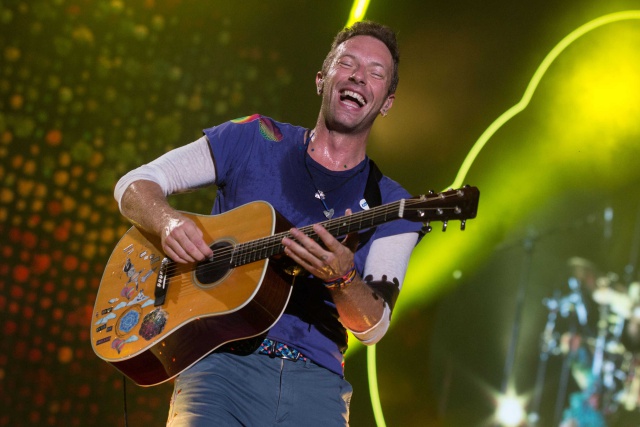 Chris Martin pagó a sus hijos para que colaboraran en el último disco de Coldplay