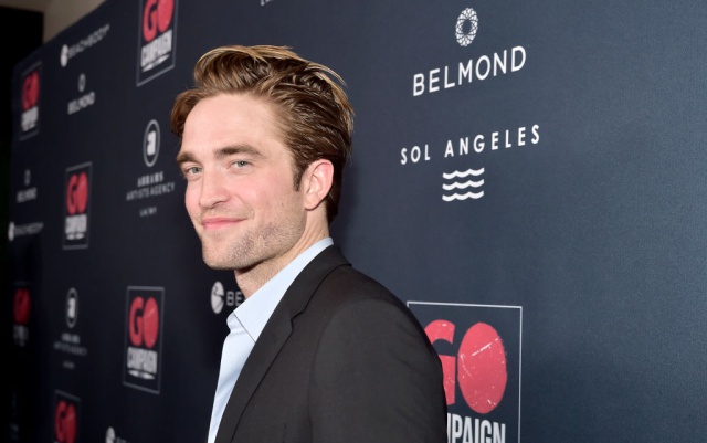 Revelan look de Robert Pattinson con la máscara de Batman