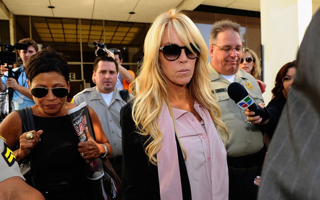 Detienen a la madre de Lindsay Lohan por conducir bajo los efectos del alcohol