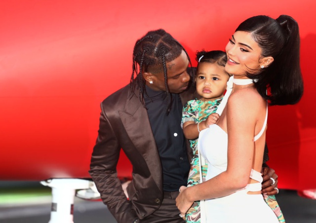 Kylie Jenner cumple famoso reto viral con su hija Stormi