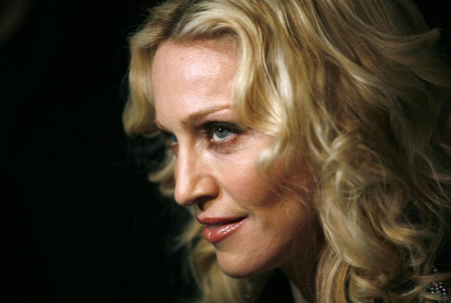 Acusan a Madonna de compartir noticias falsas