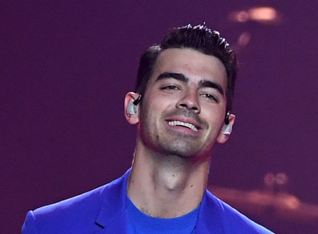 Fanáticos celebran el cumpleaños de Joe Jonas