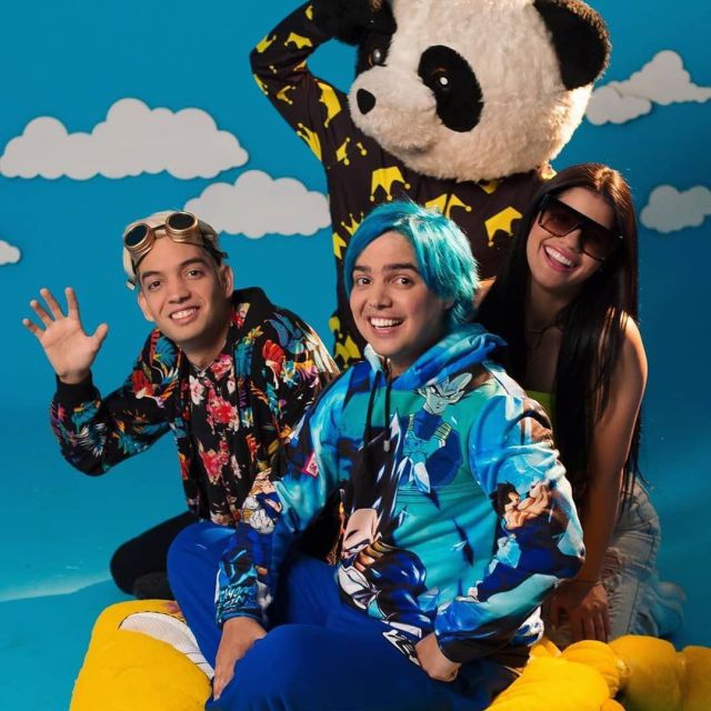 Los ‘Yolo Aventuras’ se roban la atención en los Kids Choice Award México 2020