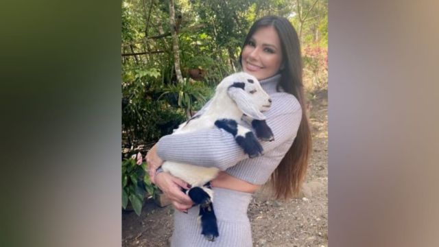 Esperanza Gómez sorprende a sus fans con foto en la que está "subida de kilos"