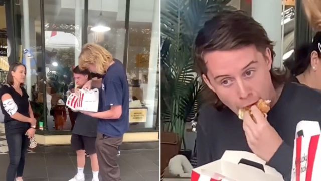 Jóvenes ‘tiktokers’ se burlan de activistas veganos comiendo pollo en frente de ellos