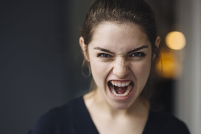 ¿Quieres desatar tu furia de manera saludable? Conoce qué es el “salón de la ira”