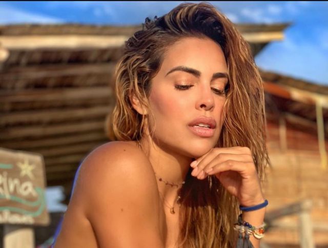 “Diosa”, le dicen a Sara Corrales por atrevida foto en ajustado bikini