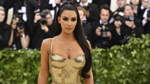 Kim Kardashian sorprendió a sus seguidores con su dentadura hecha en diamantes