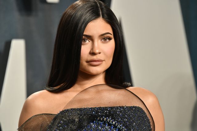 Kylie Jenner es criticada por pedir recaudos para cirugía de su amigo y maquillador