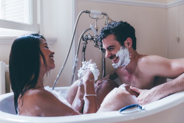 ¡Ojo al dato! Disfrutar de un baño en pareja tiene sus beneficios