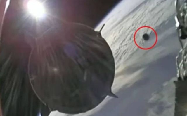 La NASA revela que uno de sus cohetes casi colisiona con un OVNI
