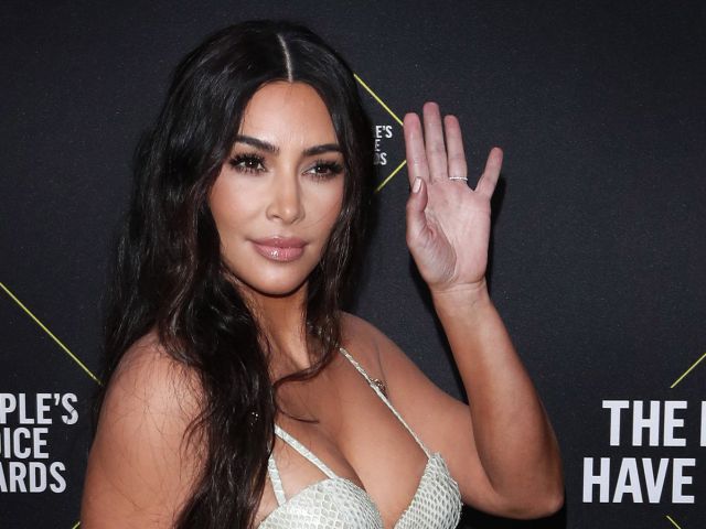 Kim Kardashian forró su Lamborghini en peluche y causó sensación en redes