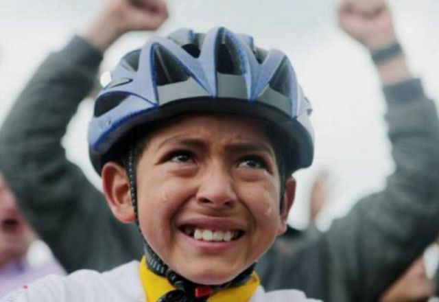 Niño que lloró por título de Egan Bernal en el Tour de Francia murió en accidente
