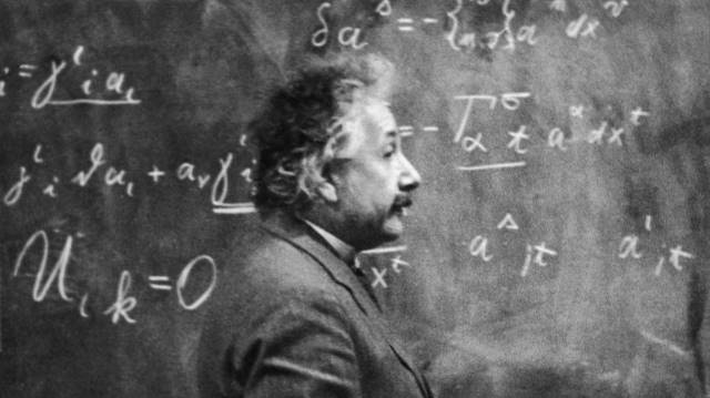 ¿Albert Einstein tuvo contacto con extraterrestres y sus naves?