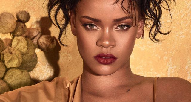 “Perfecta”: Rihanna desbordó sensualidad posando en diminuta lencería