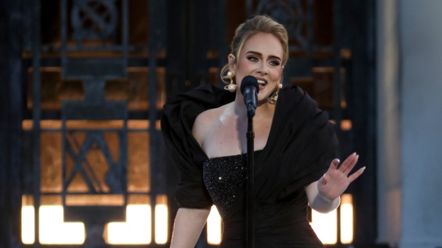 Adele reveló la razón por la que bajo de peso 