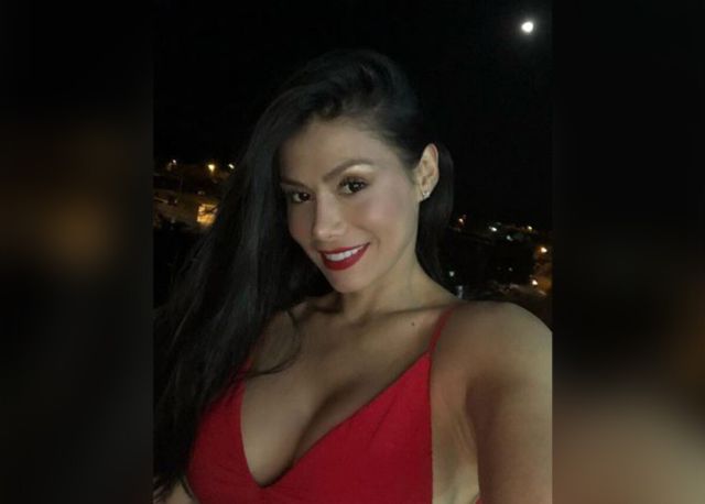 Renata González sube la temperatura con sensuales fotos en mini bikini rojo