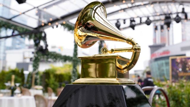 Se posponen los Grammy 2022 por aumento de contagios de variante ómicron