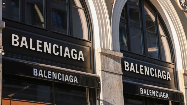 Un bolso que parece un paquete de papas: el nuevo artículo de lujo que presentó Balenciaga