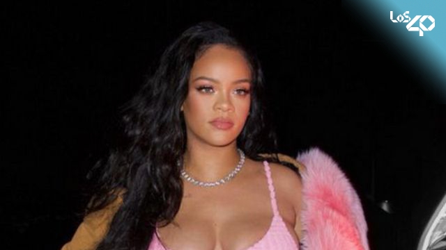 Rihanna 'prende fuego' con sesión de fotos presumiendo su embarazo en sexy atuendo