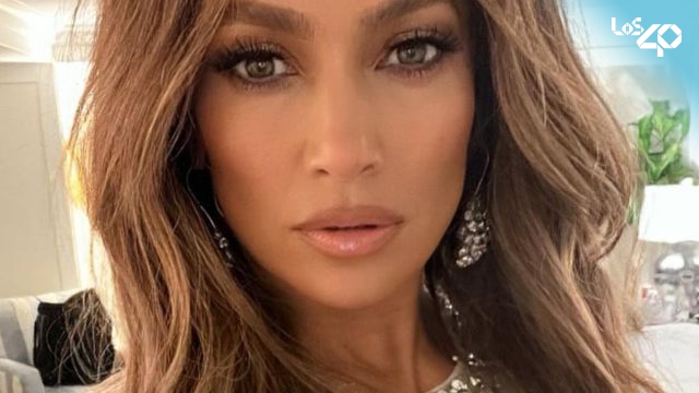 Jennifer Lopez impuso tendencia con un toque de sensualidad en su escote